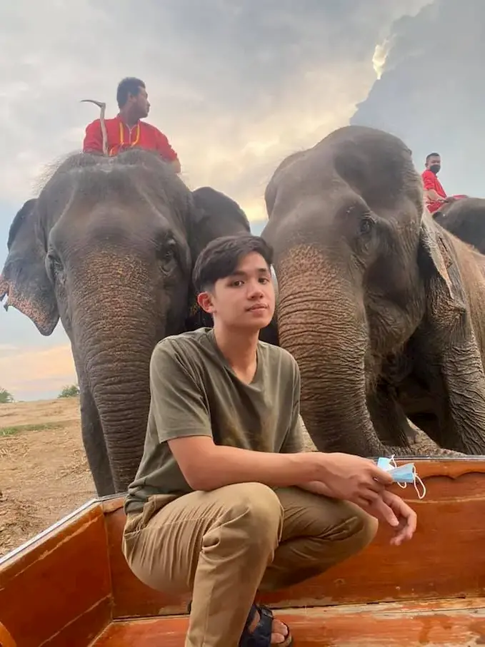 น้องช้าง - เล่นน้ำ