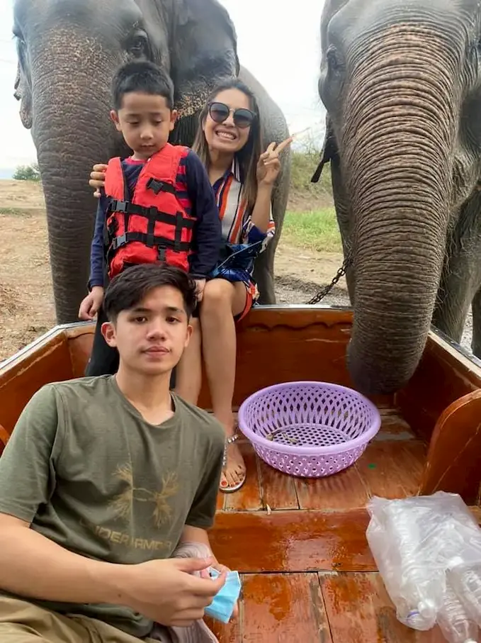 น้องช้าง - เล่นน้ำ